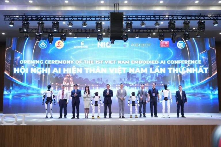 Cérémonie d'ouverture de la première conférence vietnamienne sur l'IA incarnée, organisée à Hanoï le 2 octobre par AGIBOT et le NIC