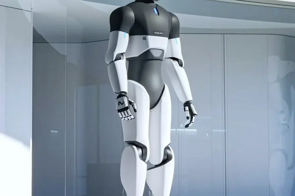 Robot humanoïde NEURA Robotics 4NE1 Mini présenté dans un environnement d'exposition