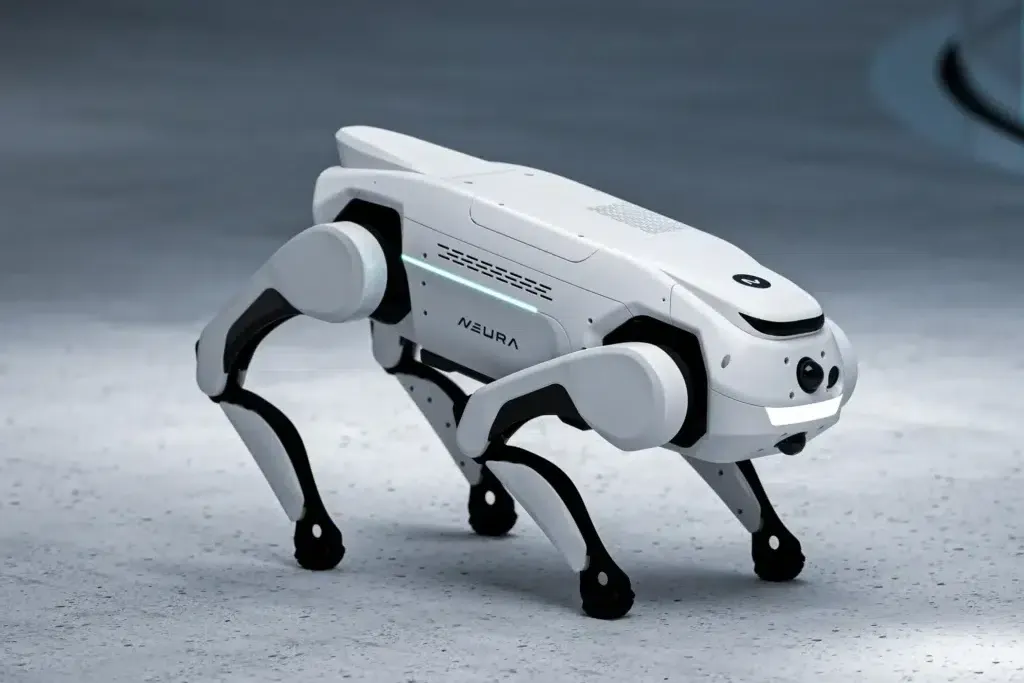 Der humanoide Roboter 4NE1 der vierten Generation von Neura Robotics mit schlankerer Silhouette und schwarzer Textilverkleidung