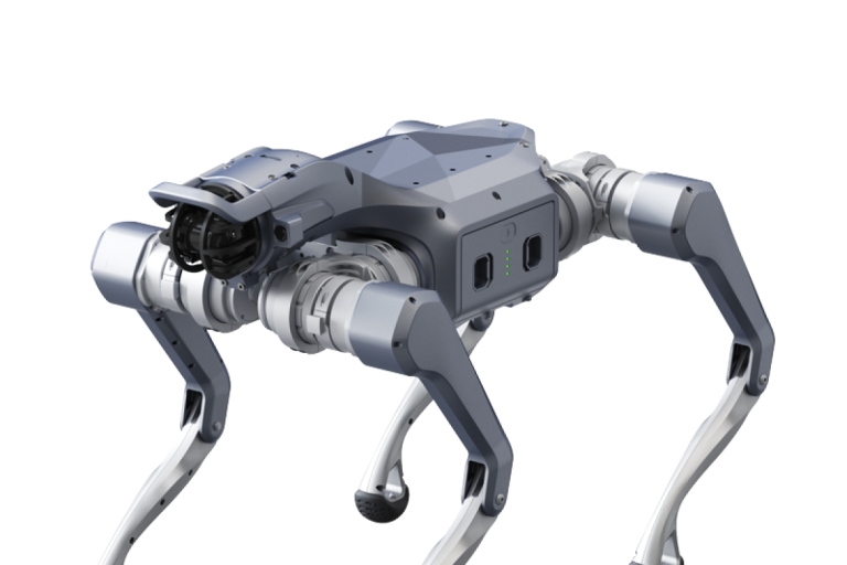 Robot humanoïde blanc Unitree R1 debout sur fond clair