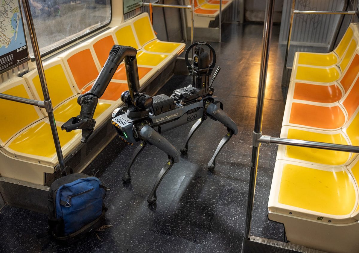 Robot Spot équipé de capteurs inspectant des équipements électriques dans une installation